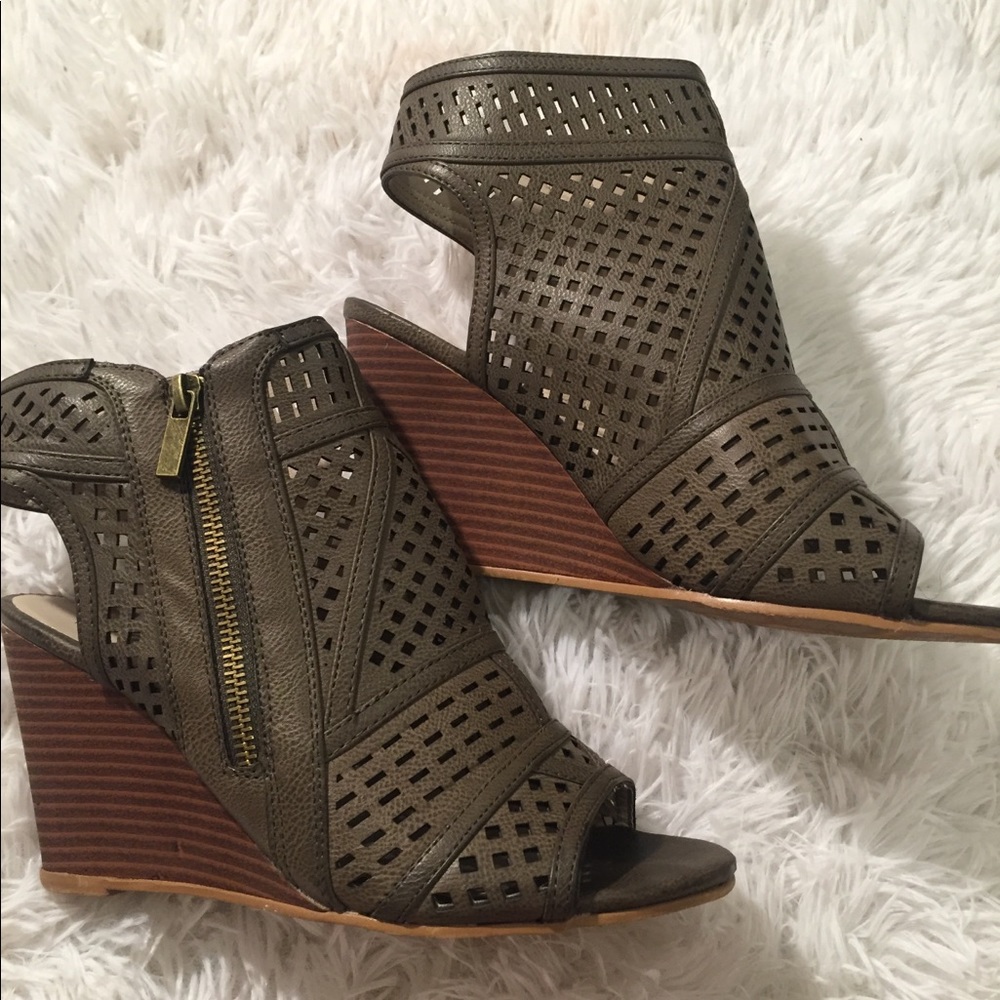 Peep toe wedges